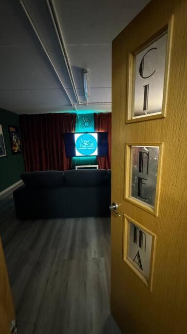 Priver Cinema At *